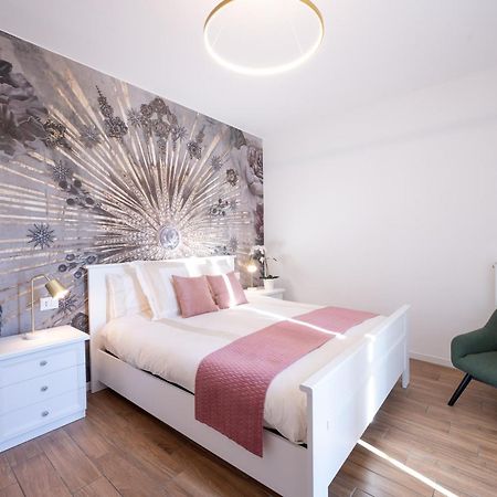 Lora Diamond Suite ,Free Parking, Self Check In,3 Como Exterior photo