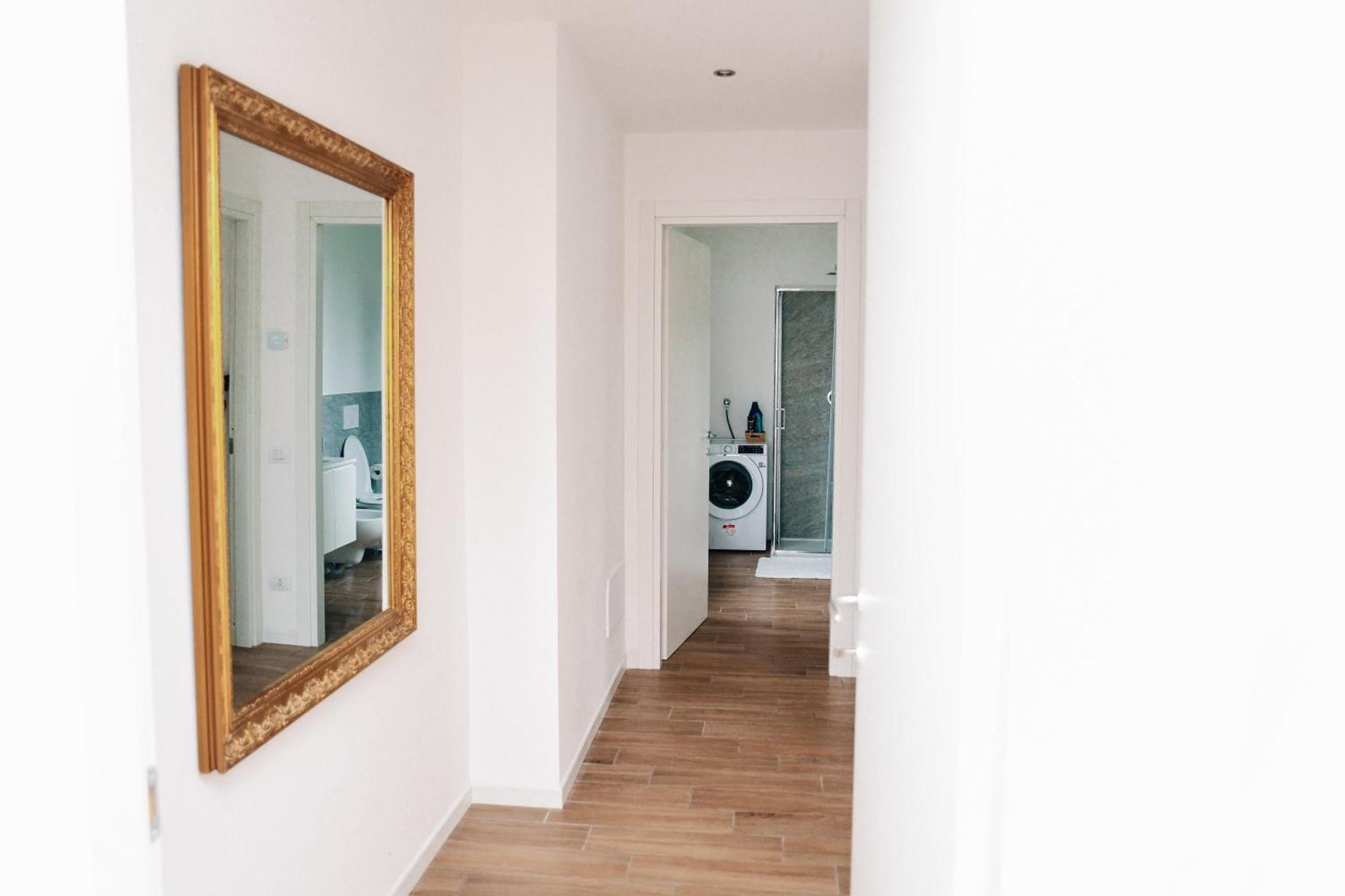 Lora Diamond Suite ,Free Parking, Self Check In,3 Como Exterior photo